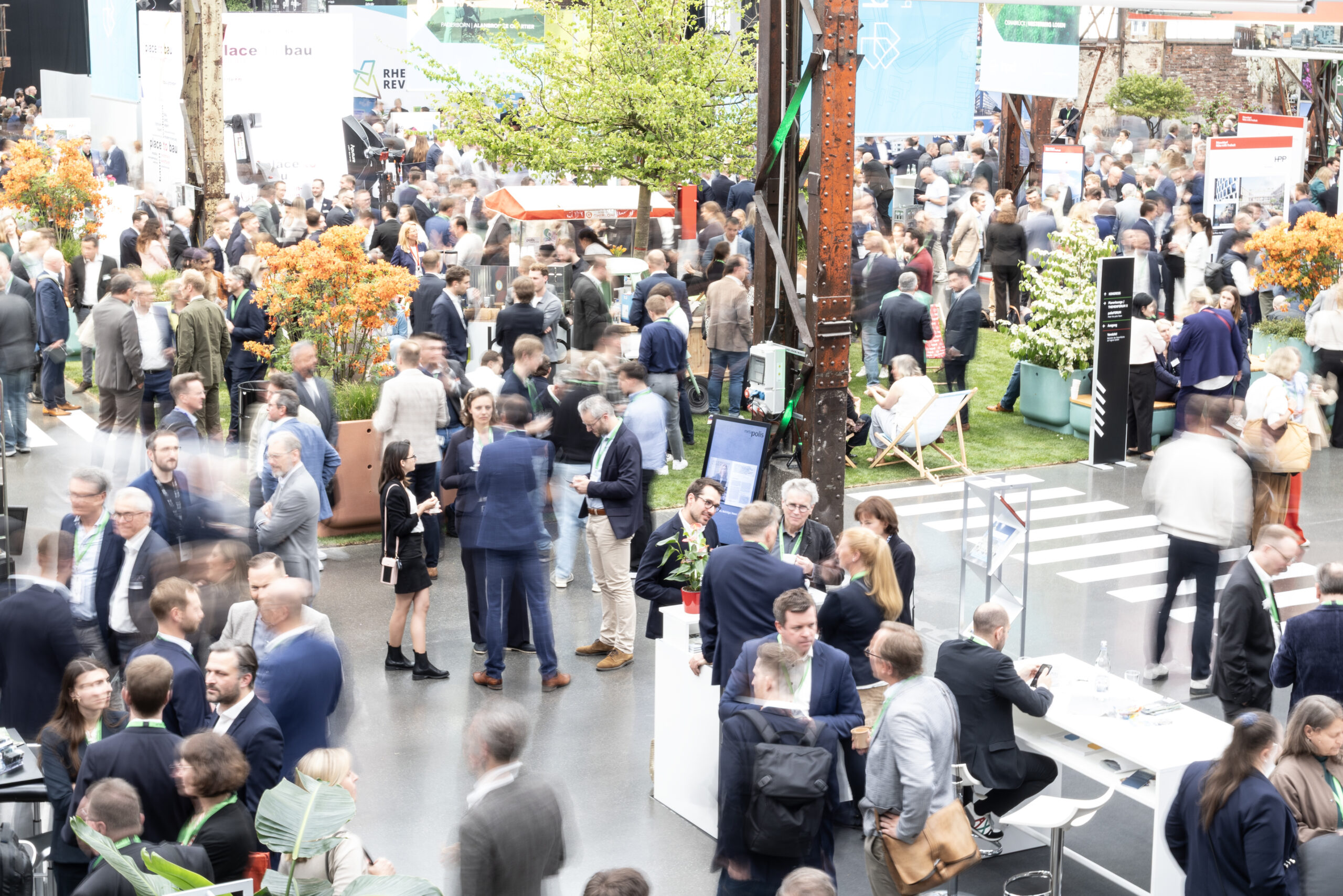 © polis Convention Volle Messehalle bei der polis Convention 2025
